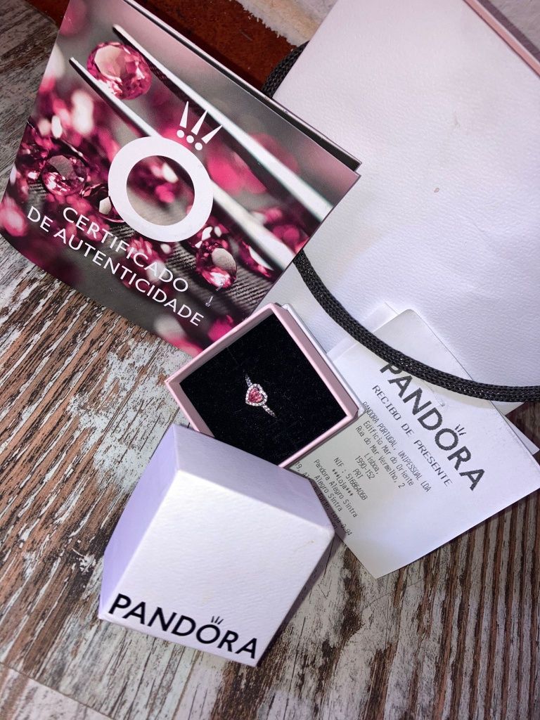 Anel Pandora rosa