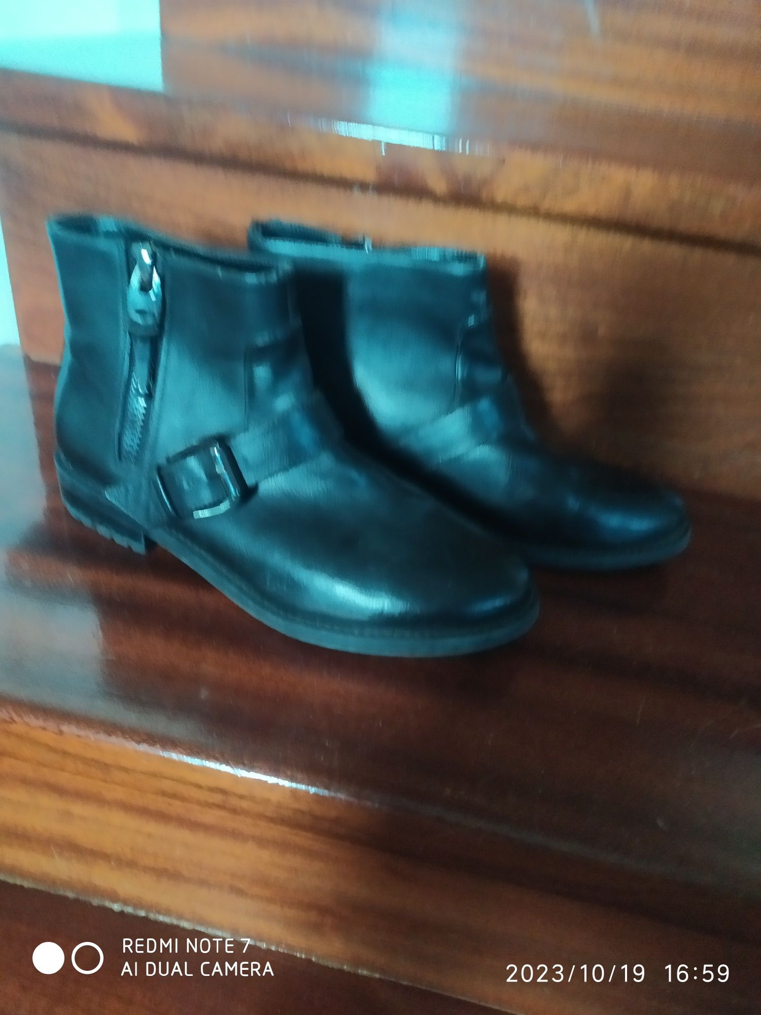 Botins pretos de pele tamanho 37