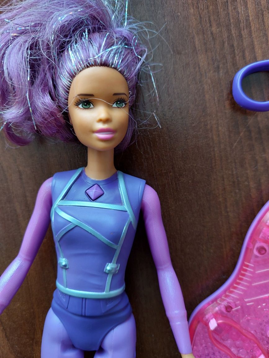 Interaktywna Barbie na desce