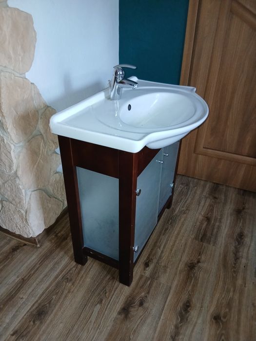 szafka łazienkowa z umywalka