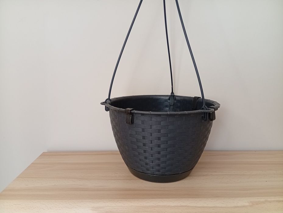 Wisząca donica rattanowa – elegancka i stylowa, do domu i ogro