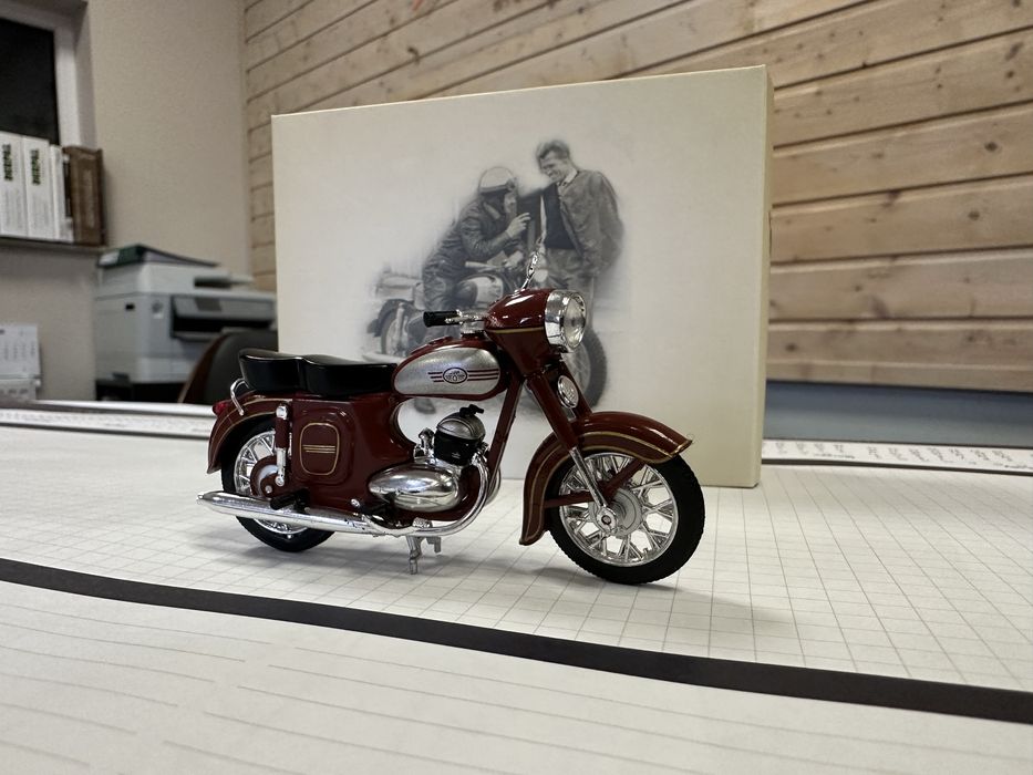 Model Jawa 354 (1:24)