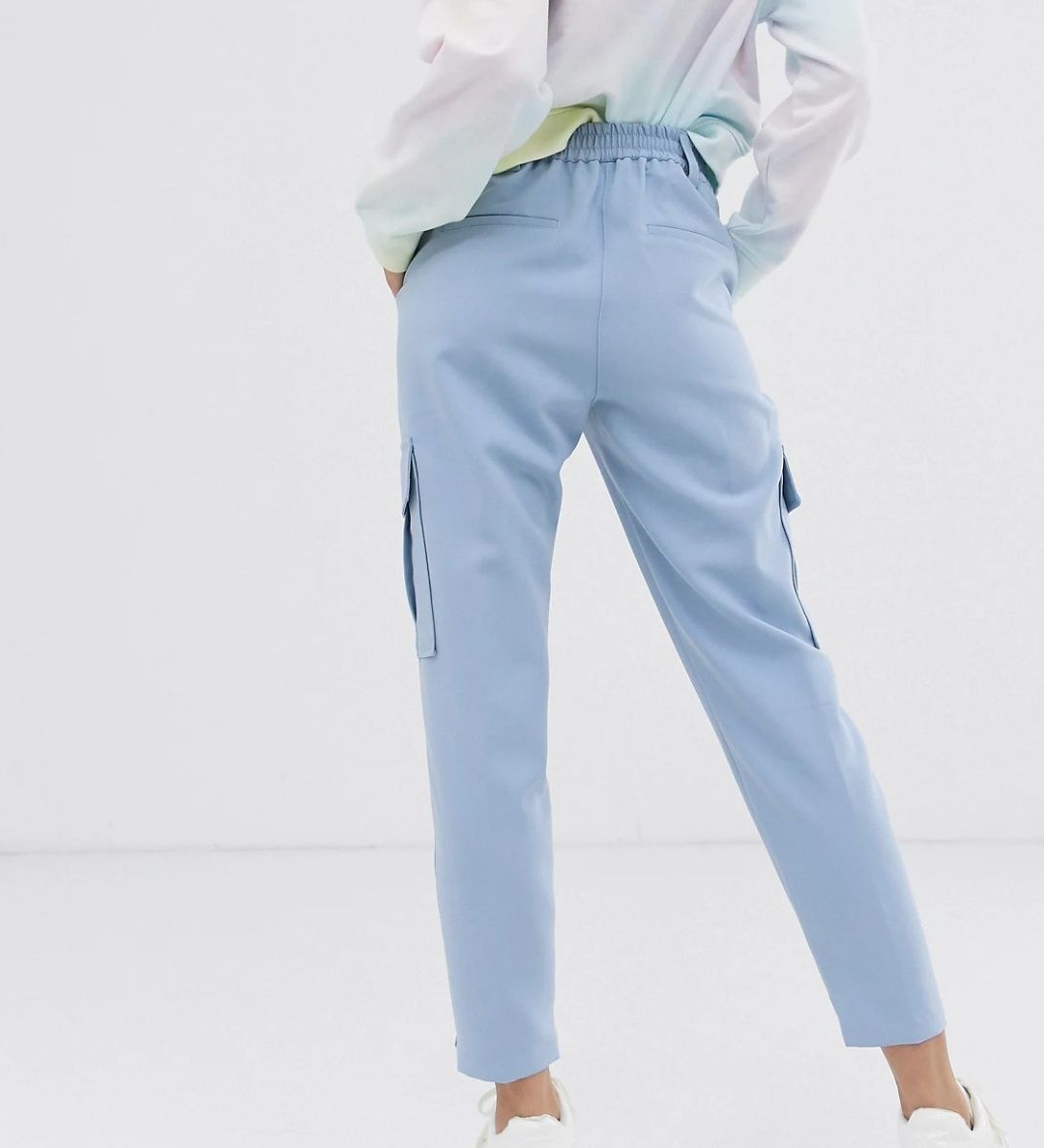 Bershka – Błękitne spodnie z mankietami i kieszeniami  38