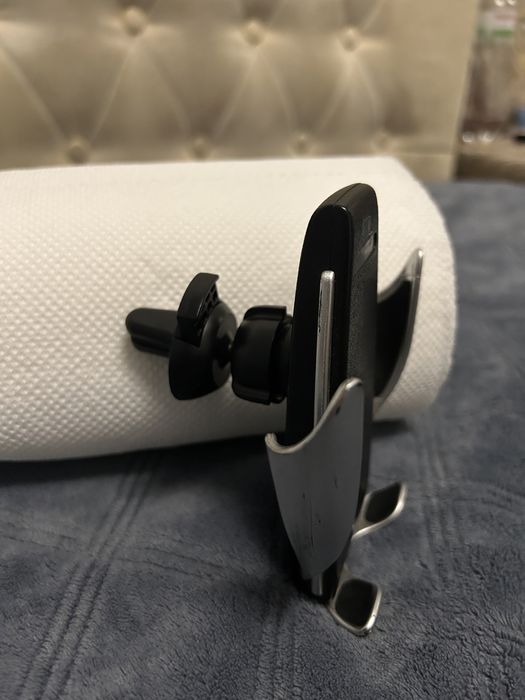 Тримач для авто з бездротовою зарядкою