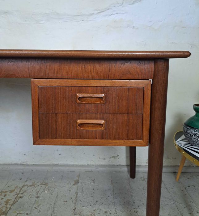 Biurko tekowe, duńskie mid modern century lata 60; przesuwane szuflady