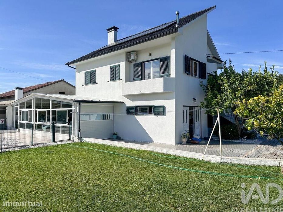 Casa de aldeia T4 em Vitorino das Donas de 200,00 m2