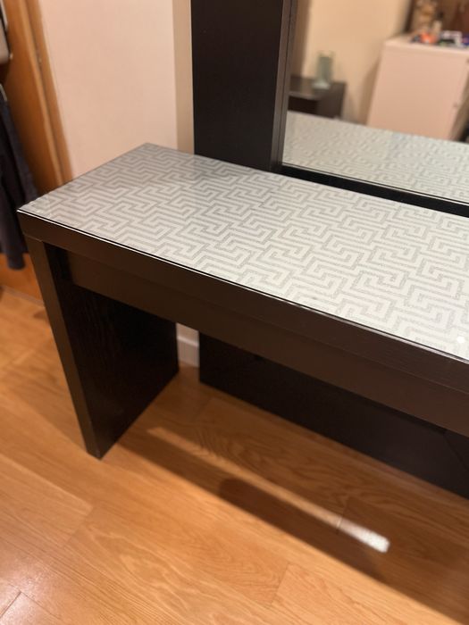 Conjunto Aparador e Espelho IKEA