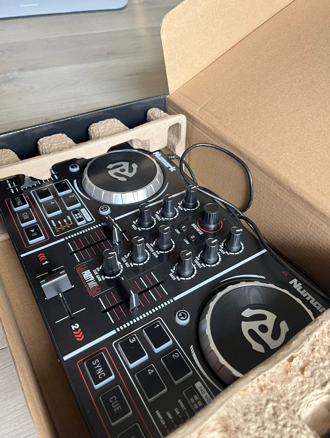 Numark party mix kontroler DJ