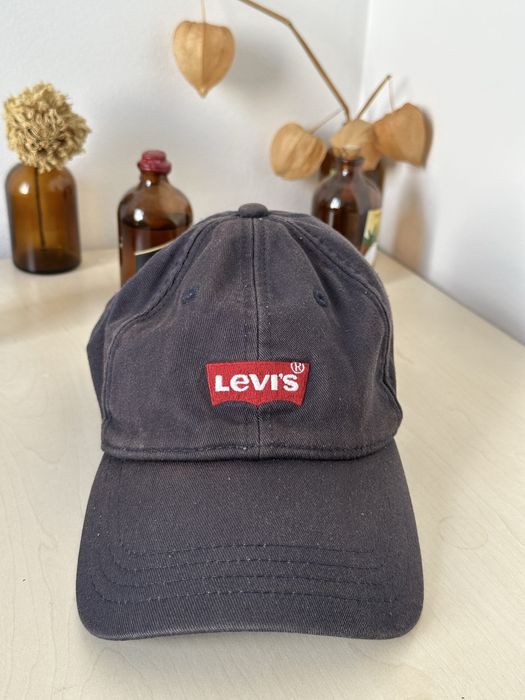 Кепка від бренду Levi’s