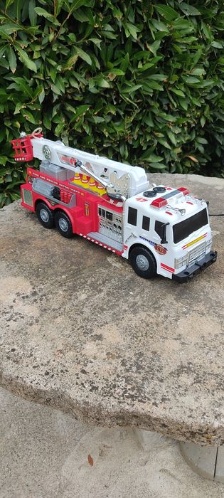 Fantástico Carro bombeiros com comando