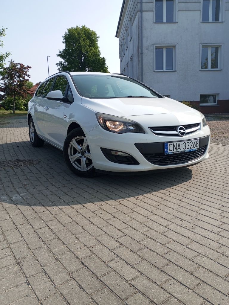 Sprzedam Astrę j 2012rok POLIFT