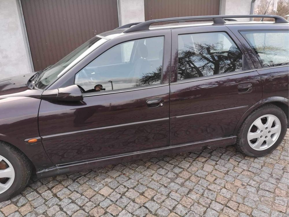 Opel vectra B 1.6 bezyna