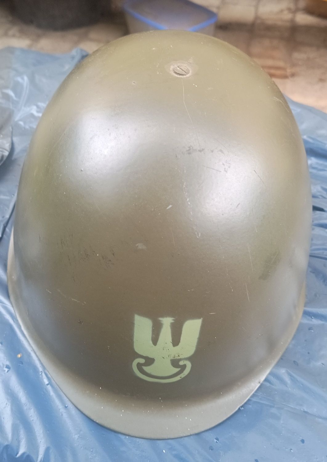 PRL. Kask LWP z fasunkiem.