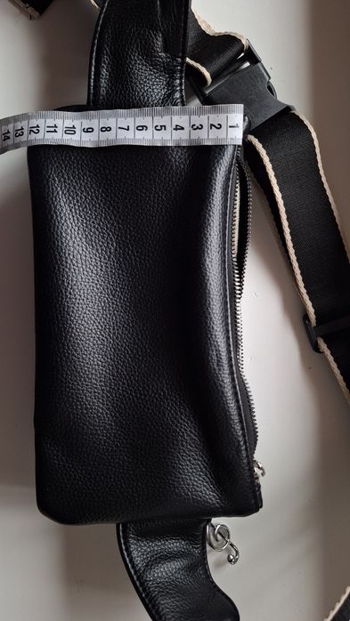 Зручна чорна сумка
