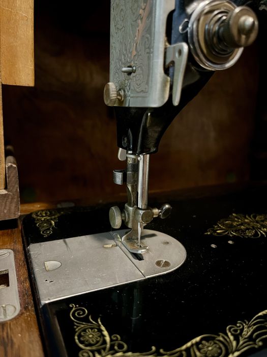 Singer No. 99 – Máquina de Costura Vintage (1933)