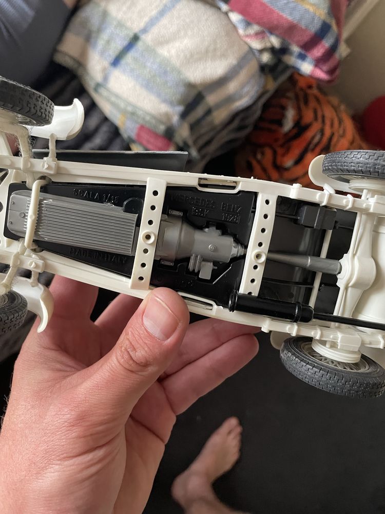 Мерседес в масштабі 1:18