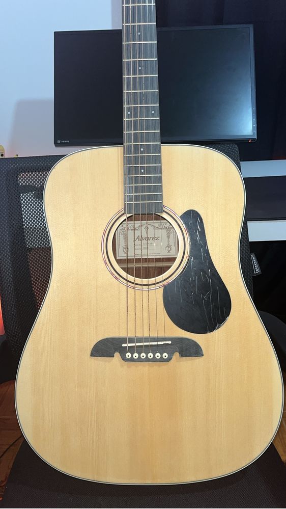 Guitarra Acústica Alvarez RD26 com saco de transporte