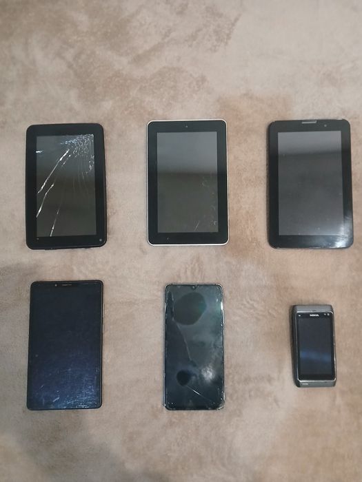 > Lote de telemóveis e tablets antigos para peças – Huawei, Nokia, Len