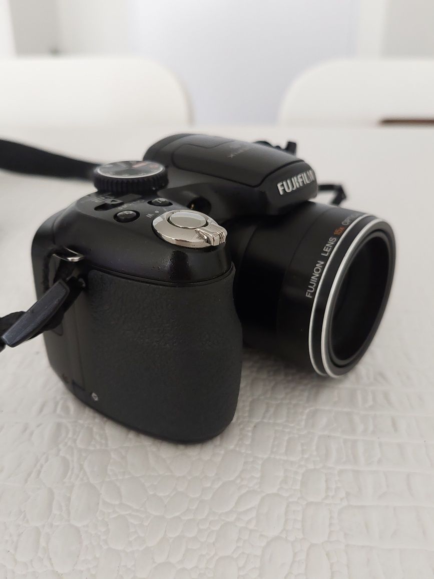 Máquina fotográfica Fujifilm FinePix S1600