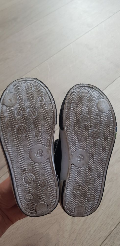 Buty, trampki rozmiar 25