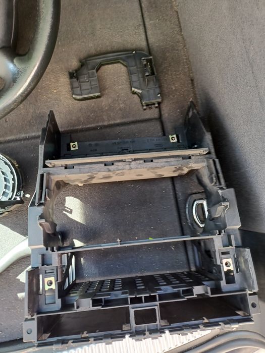 Várias peças Audi A4 B6
Tudo = 50€
 Peças individuais, negociar por m