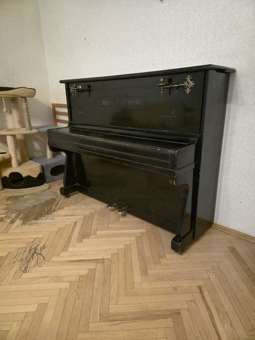 Фортепіано старе