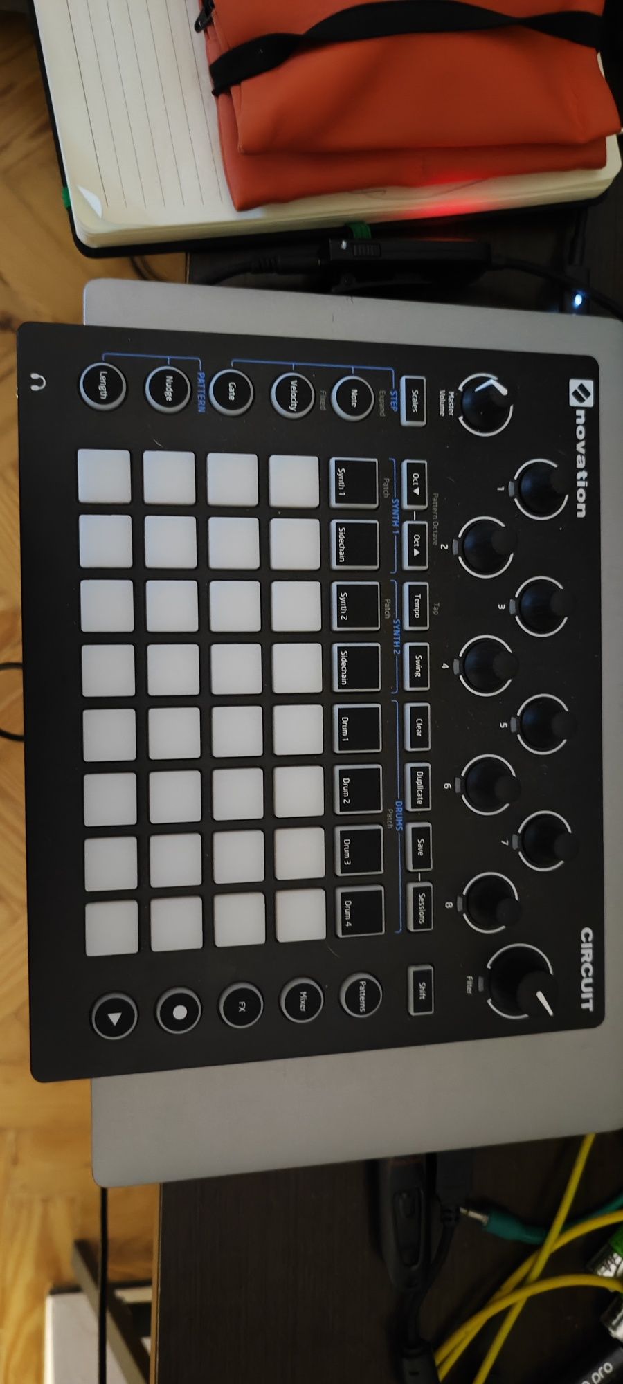 Novation circuit com packaging original