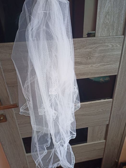 Фата двошарова в хорошому стані