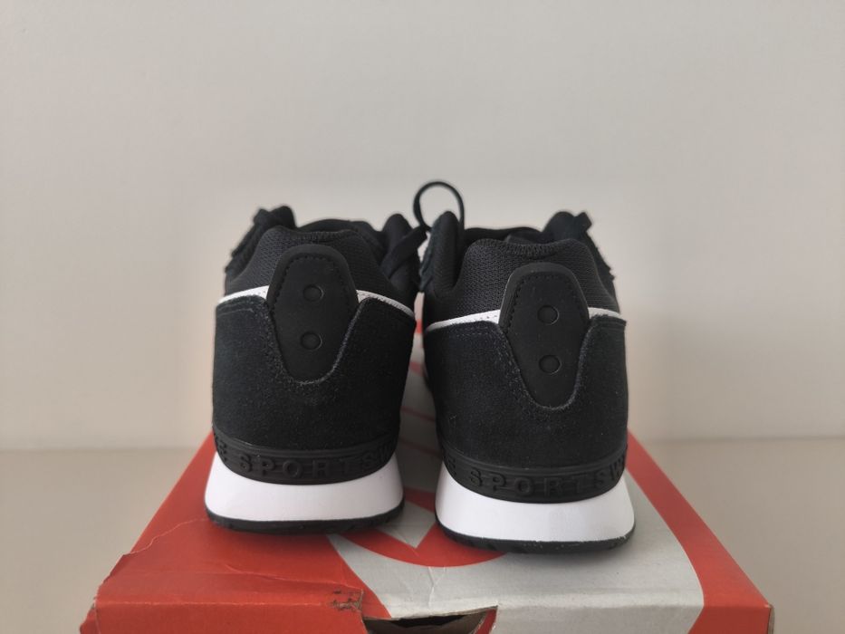 Чоловічі кросівки Nike venture runner 42