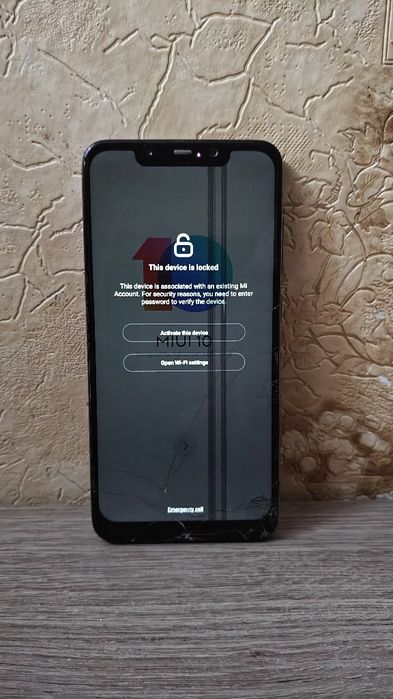 Pocophone F1. 6/128 розбитий екран.