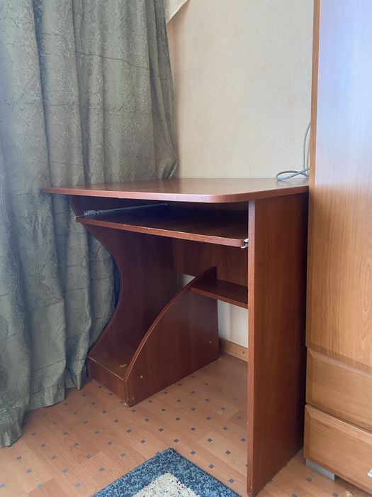 Компʼютерний стіл