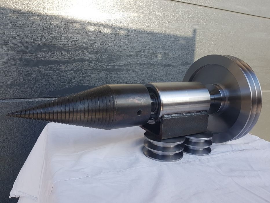 Ogrodowy rębak ze świdrem 100mm I kołem pasowym