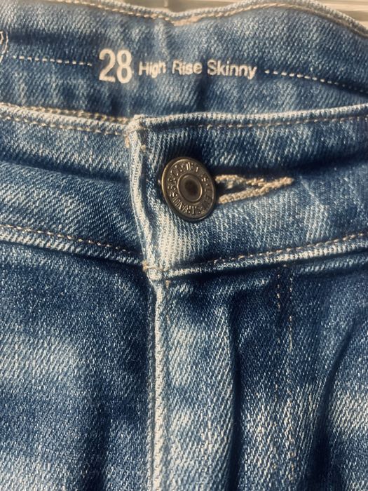 Джинси Levis, розмір 28, завужені до низу