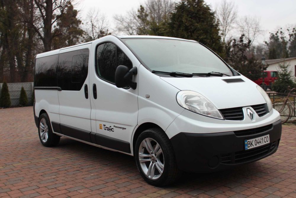 Renault Trafic 2011 оригінальний пасажир 9 мість рідна фарба