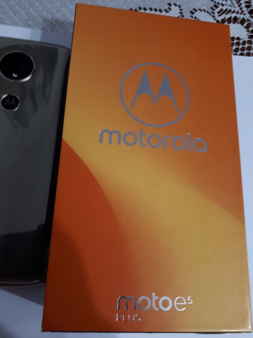 Motorola Moto E 5 plus 2+16GB  złoty