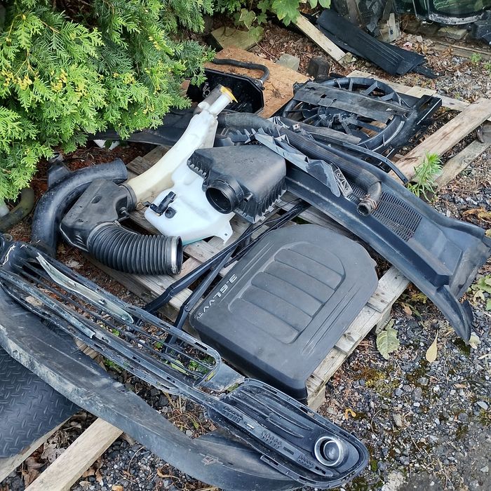 Chrysler Town&Country Lancia Voyager nadkola przód