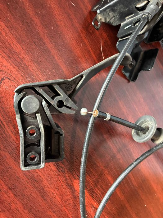 Замок капота в сборе Шкода суперб 1-2