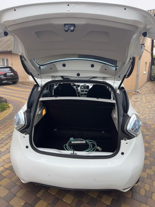 Renault Zoe 2015Piк 22квт запас 140км
