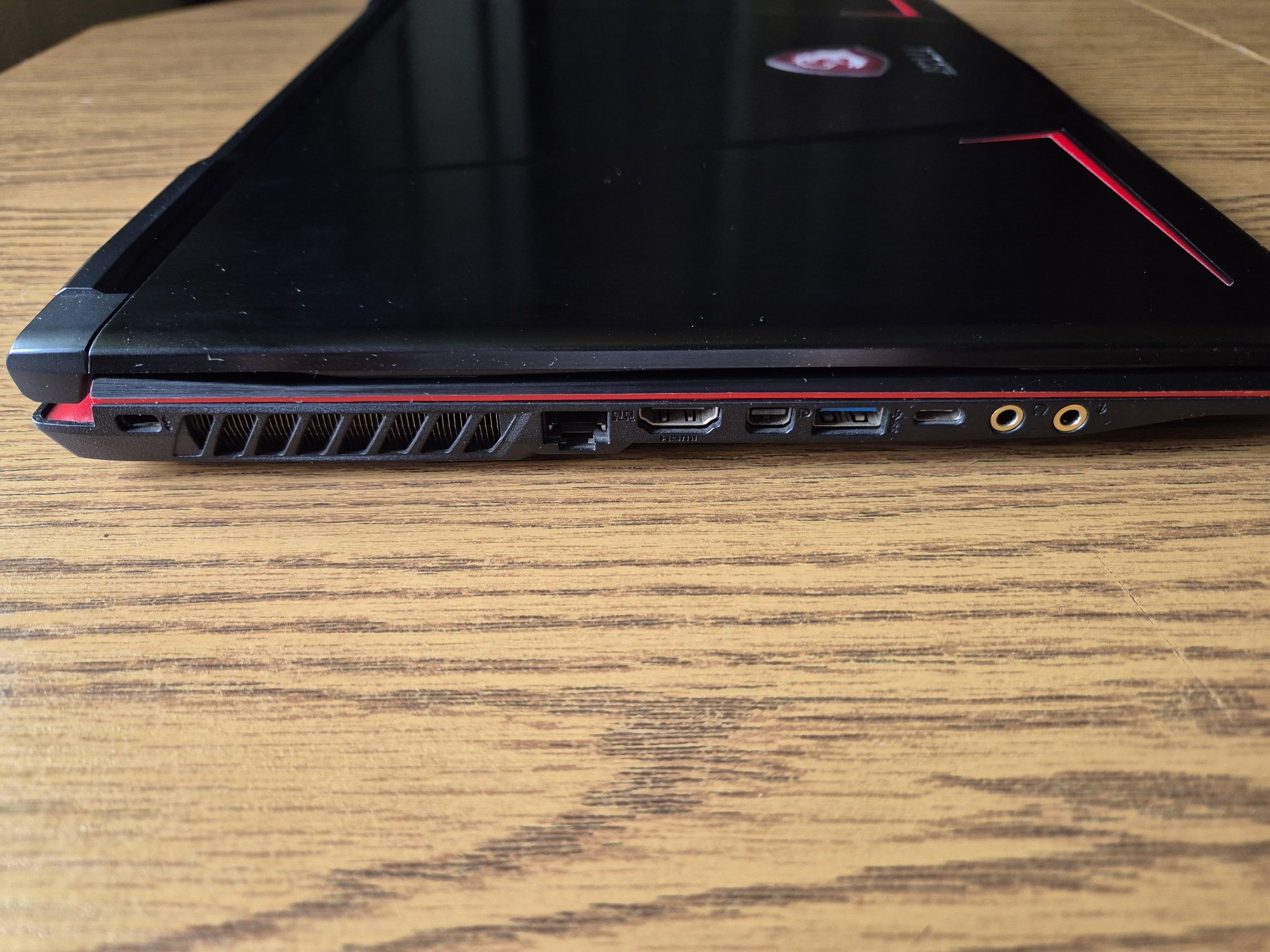 Laptop: MSI GP63 Leopard 8RE