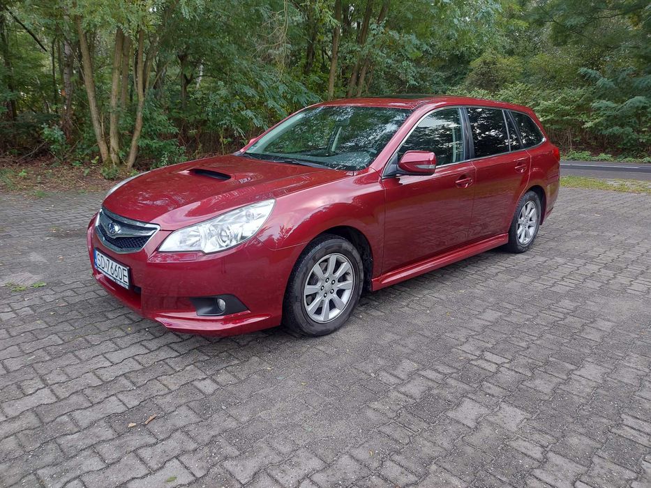 Subaru Legacy 2.0 Navi Comfort w perłowym czerwonym kolorze