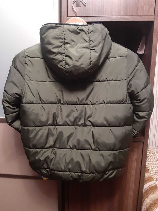 Продам  куртку 128-134 в отличном состоянии