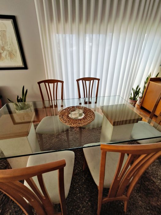 Mobília de Sala Cadeiras, mesa e aparador