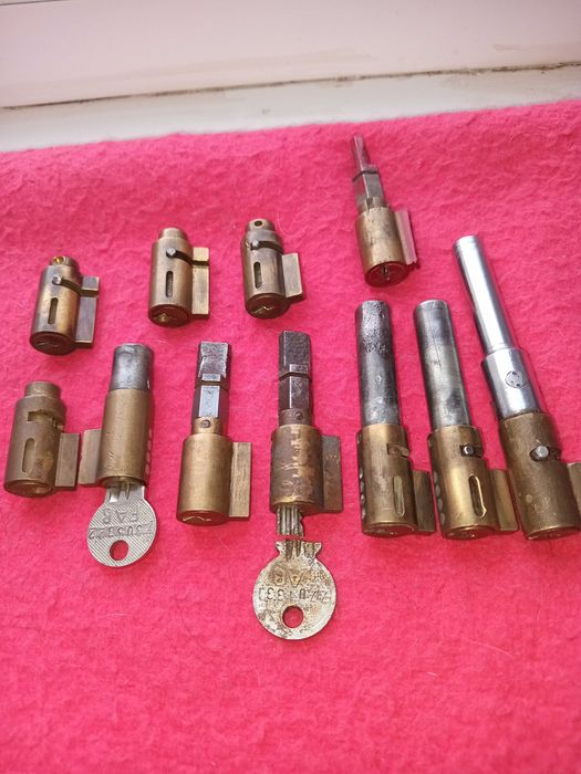 Замки руля и седла Ява,ключики,коробка 634,вилочки коробки,пятаки глуш