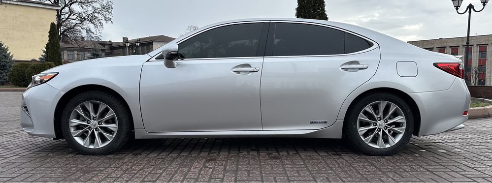 Продам Lexus ES300h 12/2012 2.5 Гибрид ГАЗ