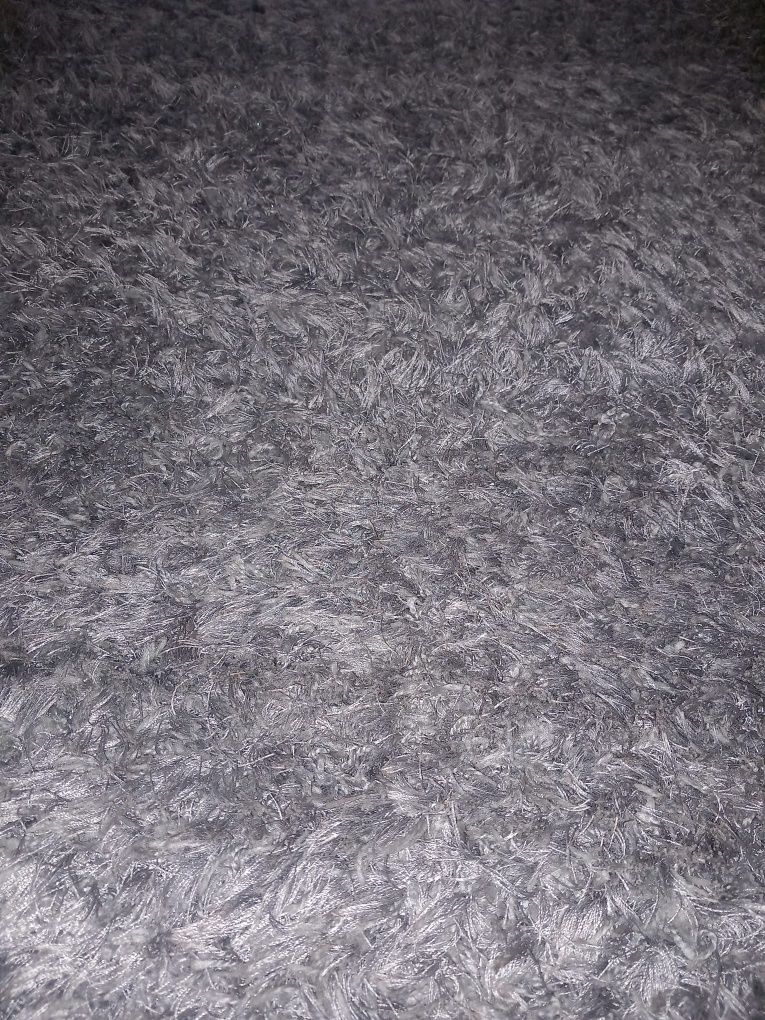 Tapete cinzento em ótimo estado