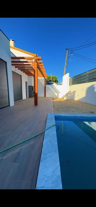 Moradia T4 nova Térrea Isolada Azeitão