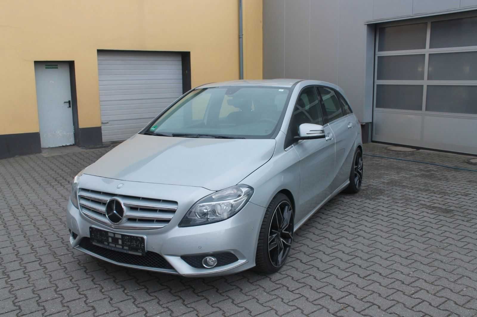 Фара ліва права Mercedes Benz b180 розбірка Мерседес б180 освітлення