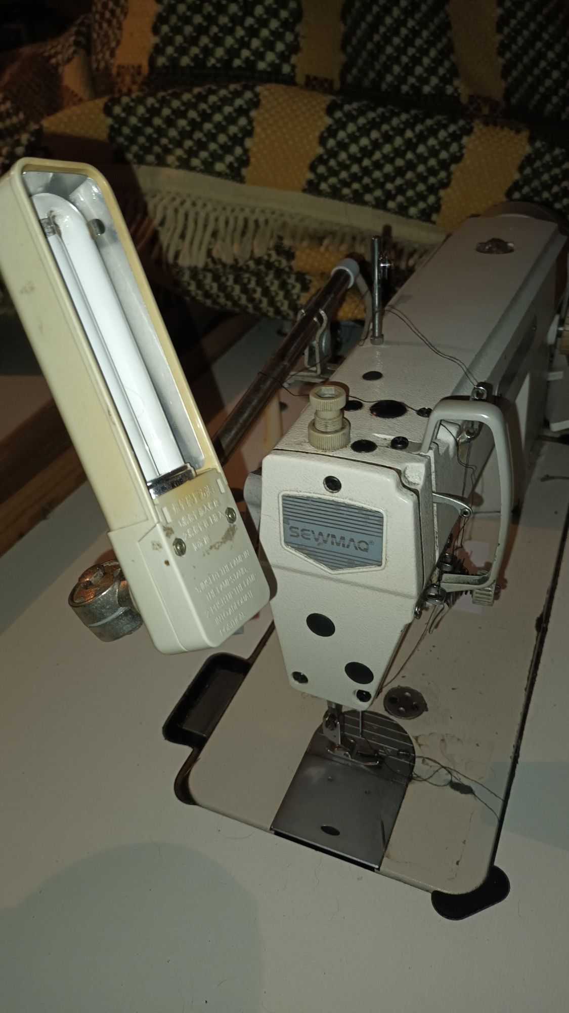 Máquina de costura industrial