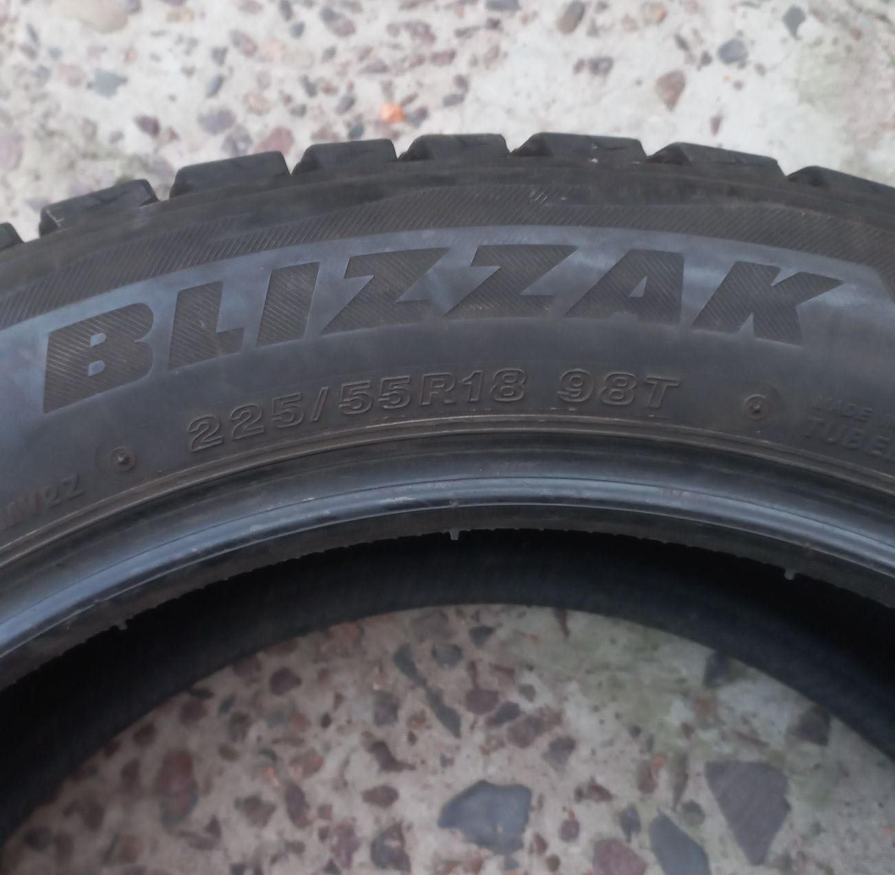 Шини зимові R18 Bridgestone Blizzak DM-V2 225/55/18 вир Японія 10-9мм.