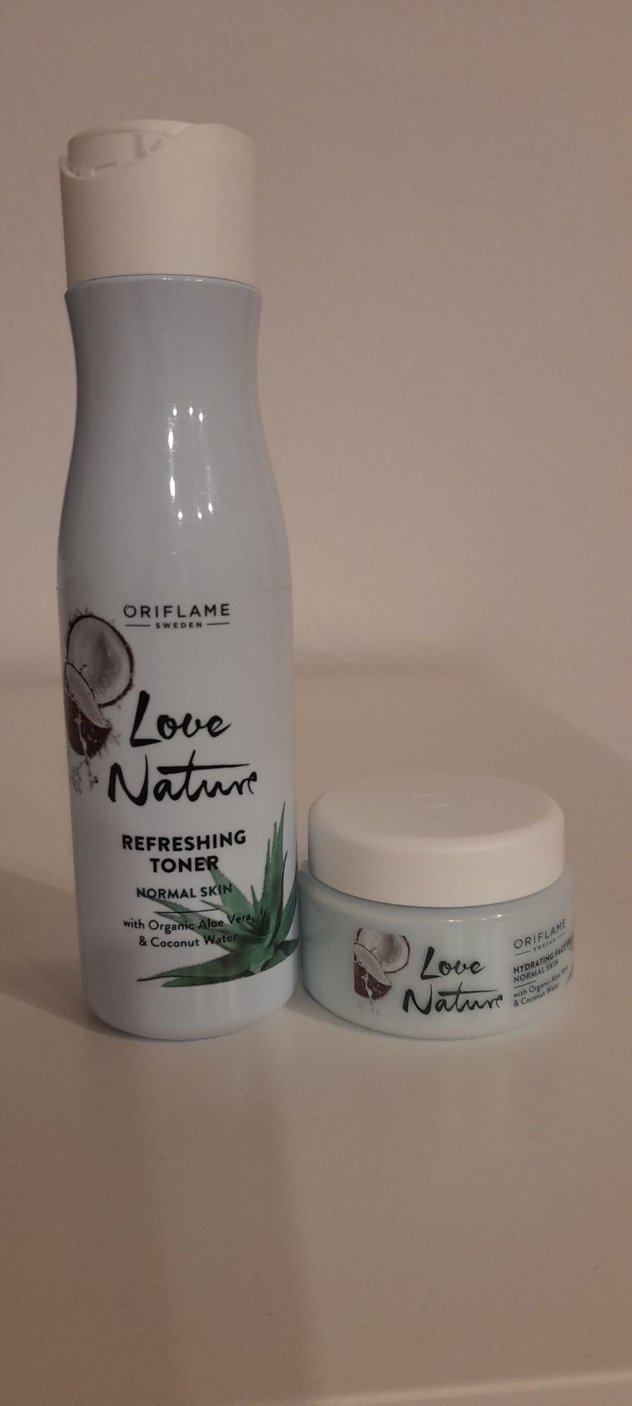 Zestaw Love Natur tonik plus krem z wodą kokosową. Oriflame